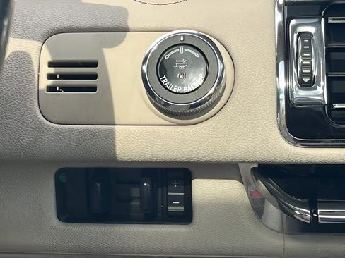 Used 2021 Lincoln Navigator L Reserve w/ Luxury Package AWD/4WD image 33