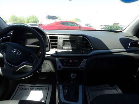 Used 2018 Hyundai Elantra SE FWD image 22