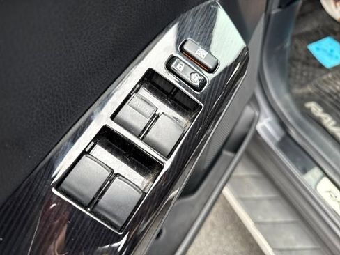 Used 2018 Toyota RAV4 SE w/ Advanced Technology Package image 19