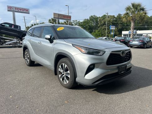 Used 2025 Toyota Highlander XLE image 6