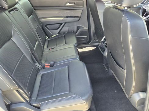 Used 2022 Volkswagen Atlas Cross Sport SE image 17