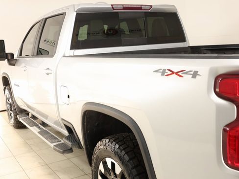 Used 2020 Chevrolet Silverado 2500 LT w/ Texas Edition image 43