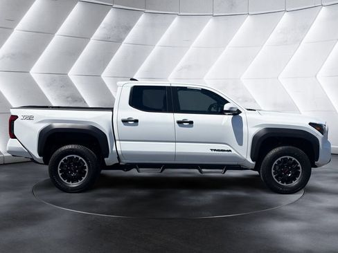 Used 2025 Toyota Tacoma TRD Off-Road AWD/4WD image 6