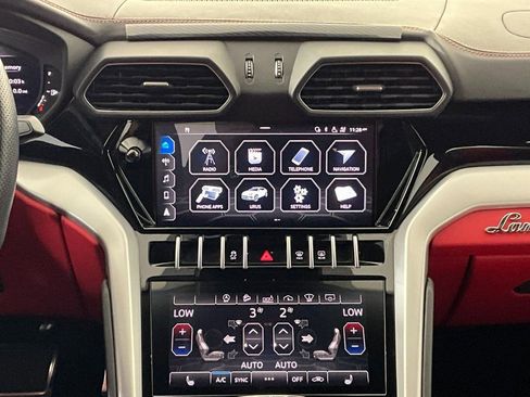 Used 2020 Lamborghini Urus Base image 11