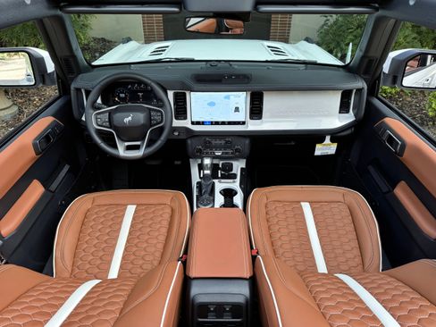 Used 2025 Ford Bronco Outer Banks AWD/4WD image 32