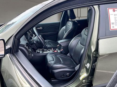 Used 2019 Jeep Cherokee Trailhawk image 26