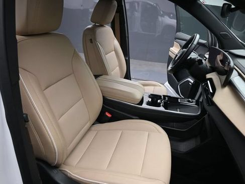 Used 2025 Buick Enclave Preferred FWD image 24