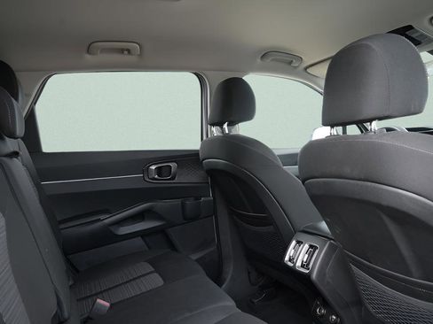 Used 2023 Kia Sorento LX AWD/4WD image 15