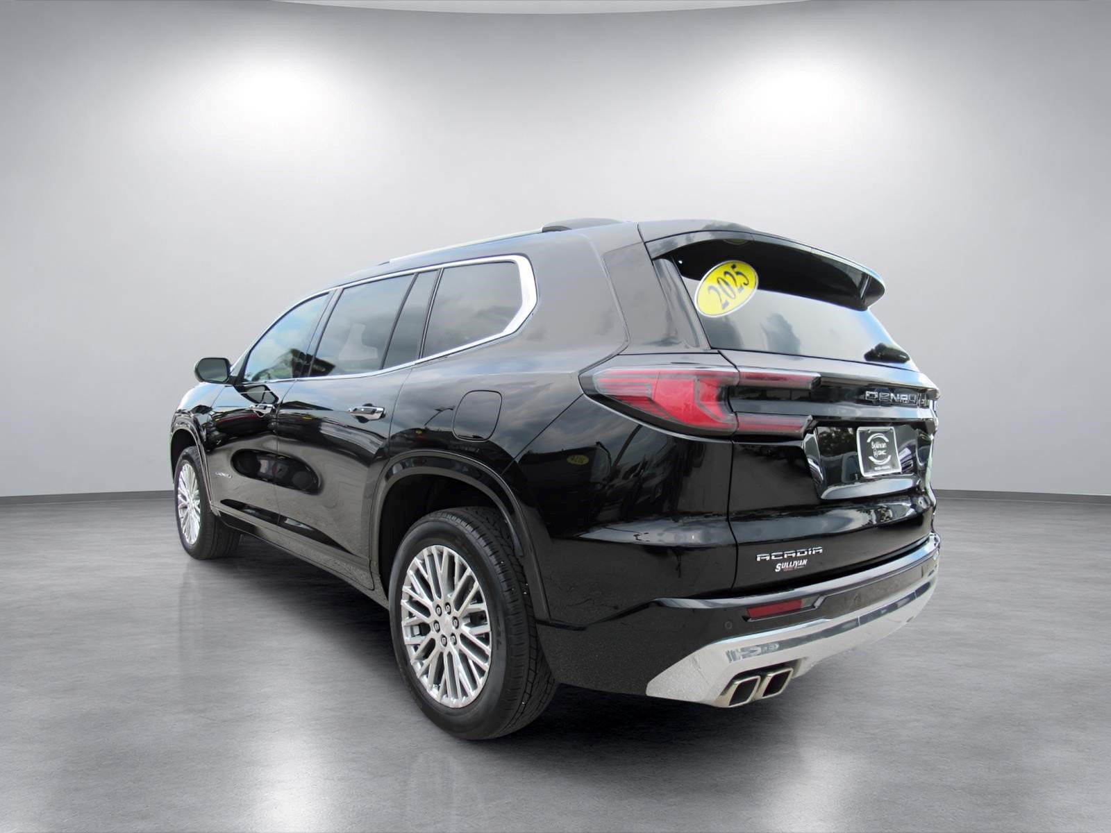 Used 2025 GMC Acadia Denali FWD image 5