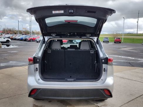 Used 2023 Toyota Highlander LE image 16