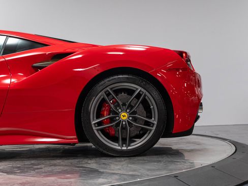 Used 2018 Ferrari 488 GTB RWD image 45