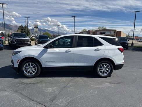 Used 2024 Chevrolet Equinox LS AWD/4WD image 4
