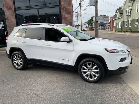 Used 2018 Jeep Cherokee Limited AWD/4WD image 3