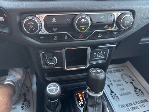 Used 2024 Jeep Wrangler Sport image 31