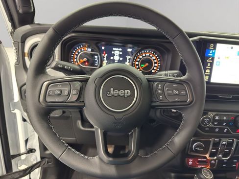 New 2025 Jeep Gladiator Willys image 21