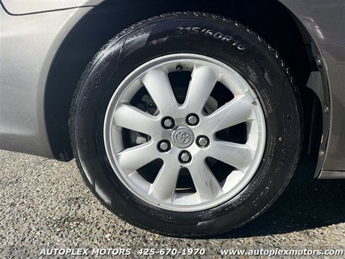 Used 2004 Toyota Camry XLE FWD image 14