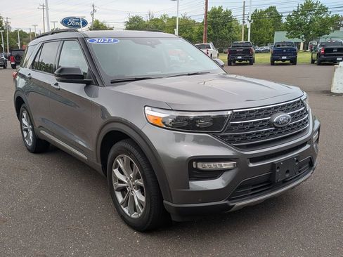 Used 2023 Ford Explorer XLT w/ Equipment Group 202A AWD/4WD image 3