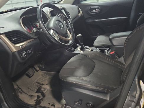 Used 2017 Jeep Cherokee Latitude w/ Safety/Convenience Group image 6