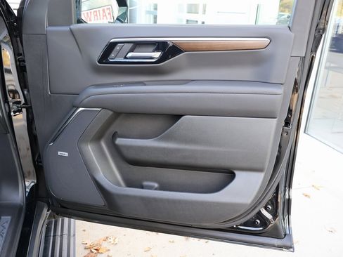 New 2025 Chevrolet Suburban High Country image 43