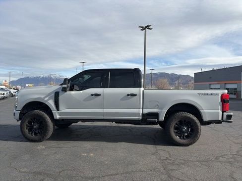 Used 2024 Ford F350 Platinum w/ Tremor Off-Road Package AWD/4WD image 9