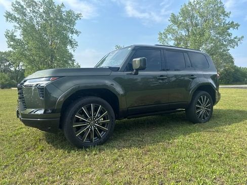 Used 2026 Lexus GX 550 w/ Cold Area Package AWD/4WD image 2