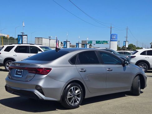 Used 2023 Kia Forte LXS FWD image 7