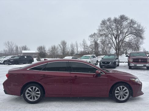 Used 2022 Toyota Avalon XLE image 2