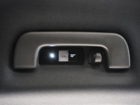 Used 2023 Porsche Cayenne Platinum Edition image 25