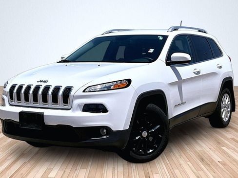 Used 2018 Jeep Cherokee Latitude Plus w/ Cold Weather Group AWD/4WD image 1