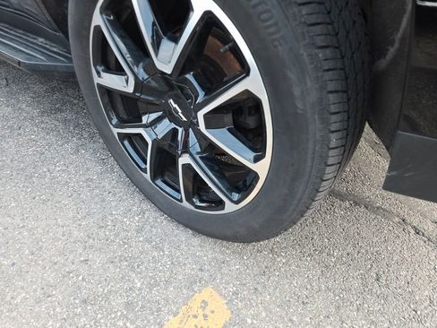 Used 2022 Chevrolet Tahoe RST w/ Sport Performance Package image 17