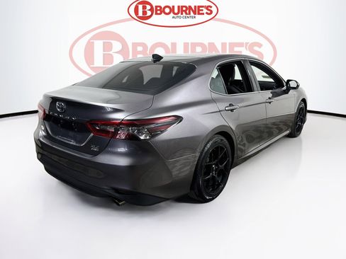 Used 2022 Toyota Camry XLE AWD/4WD image 10