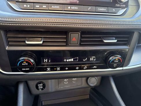 Used 2024 Nissan Rogue SV image 26