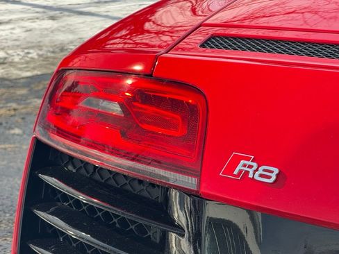 Used 2014 Audi R8 V10 w/ Full Leather Package image 24