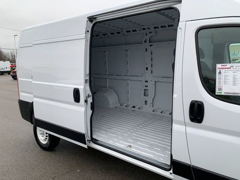 Used 2025 RAM ProMaster 2500 w/ Storage Group image 14