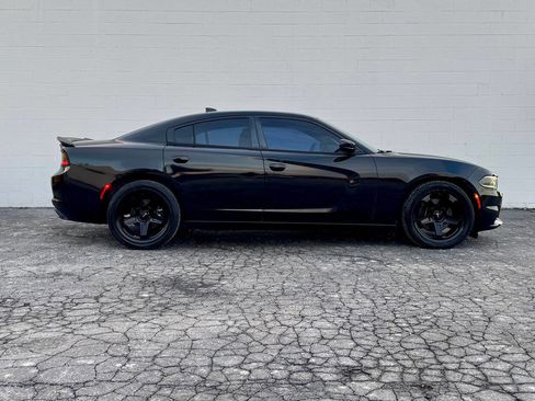 Used 2015 Dodge Charger R/T w/ Plus Group image 2