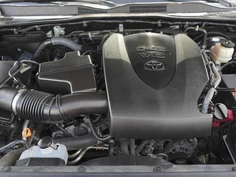 Used 2017 Toyota Tacoma SR w/ Tow Package AWD/4WD image 10