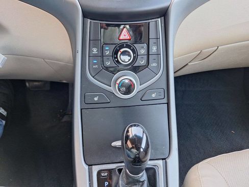 Used 2014 Hyundai Elantra Limited image 19