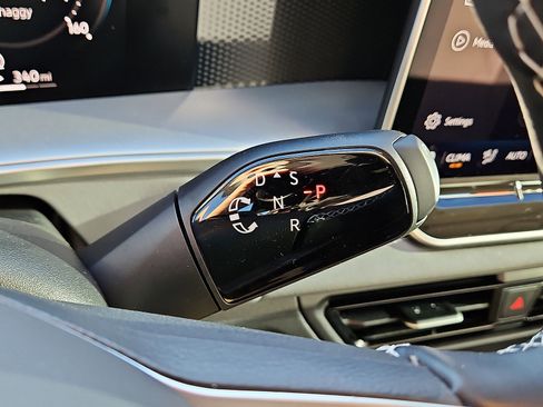 New 2026 Volkswagen Tiguan SE image 19