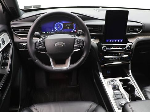 Used 2022 Ford Explorer Platinum w/ Equipment Group 601A image 12