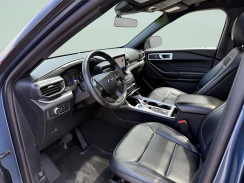 Used 2020 Ford Explorer XLT w/ Equipment Group 202A AWD/4WD image 4