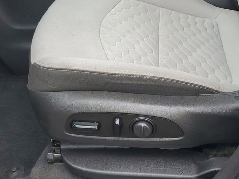 Used 2020 Chevrolet Equinox LS w/ LS Convenience Package FWD image 11