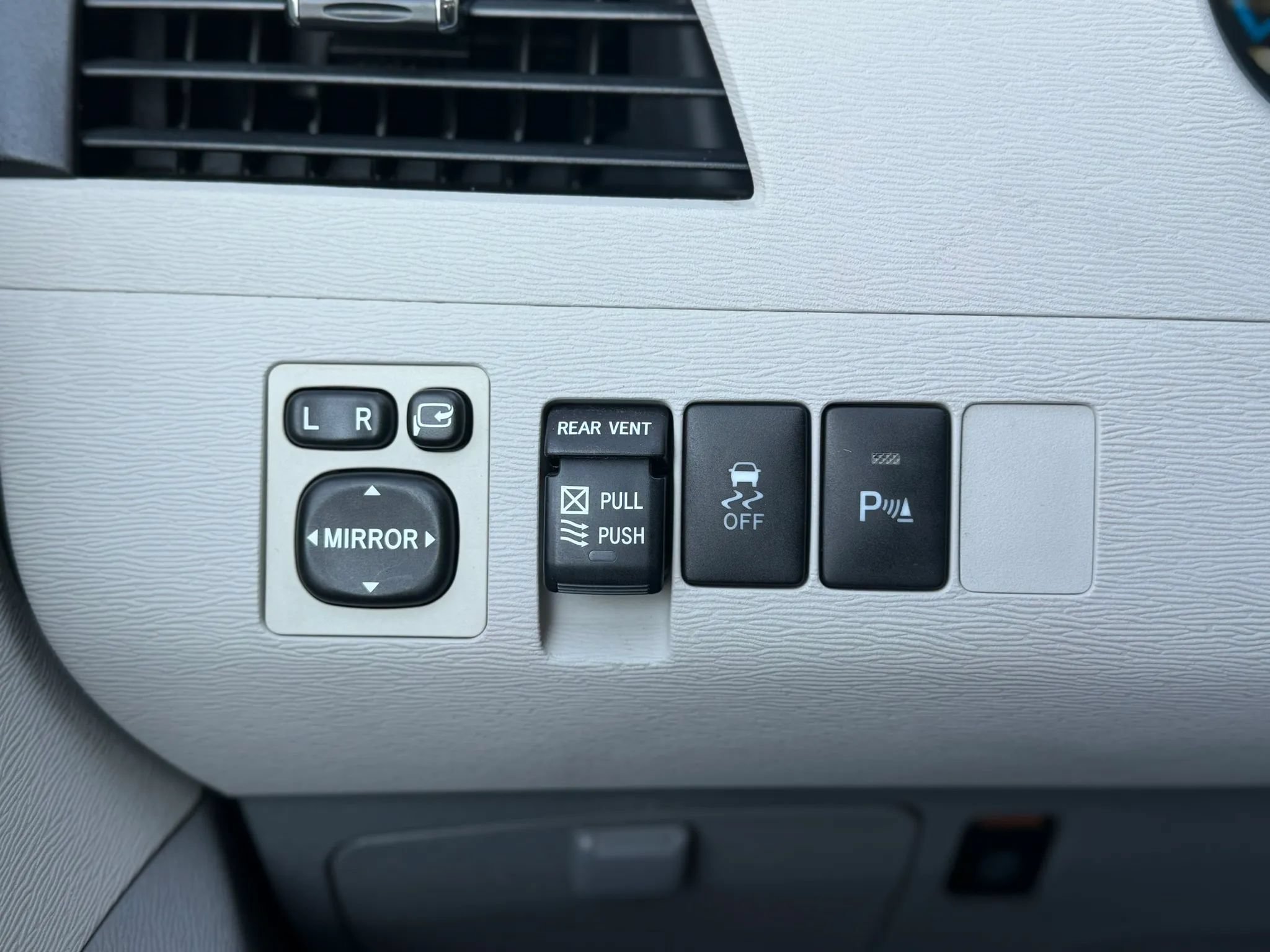 Used 2011 Toyota Sienna Limited w/ Premium Pkg FWD image 30