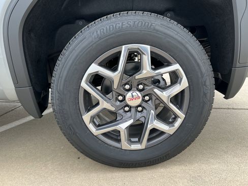 New 2026 GMC Sierra 1500 SLE w/ Preferred Package image 9