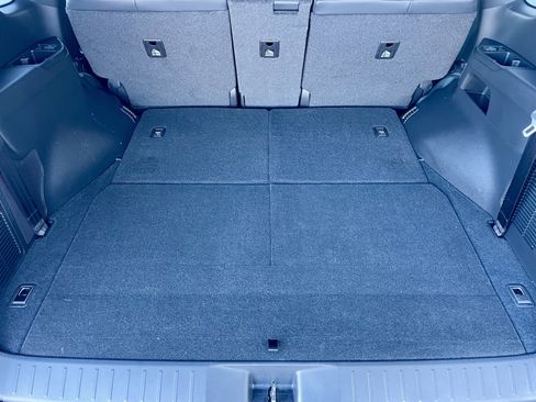 Used 2025 Lexus LX 600 4WD w/ Luxury Package image 36