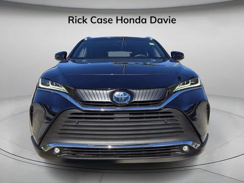 Used 2024 Toyota Venza XLE image 4