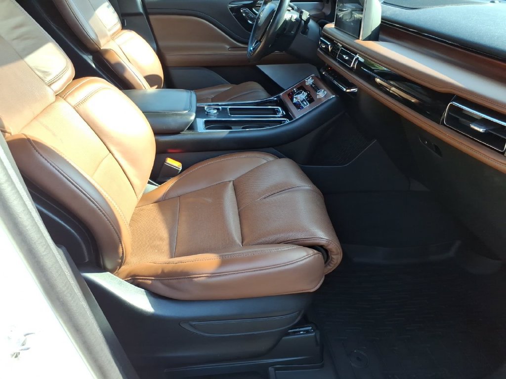Used 2023 Lincoln Aviator Reserve w/ Equipment Group 201A AWD/4WD image 8