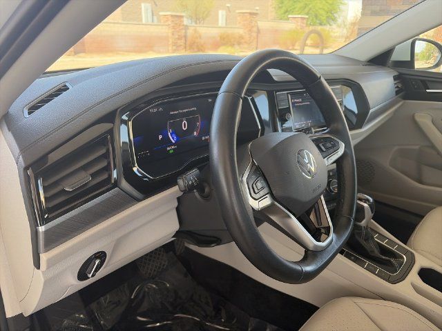 Used 2024 Volkswagen Jetta SE w/ Panoramic Sunroof Package FWD image 10