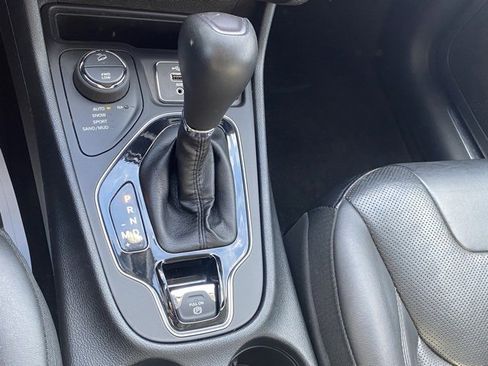 Used 2019 Jeep Cherokee Limited w/ Luxury Group image 33