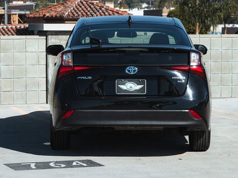 Used 2022 Toyota Prius XLE image 6