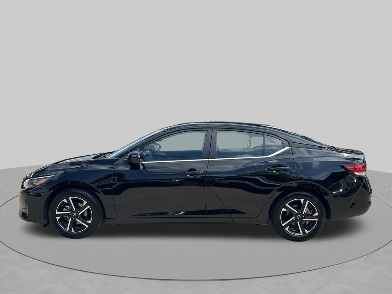 Used 2024 Nissan Sentra SV FWD image 2